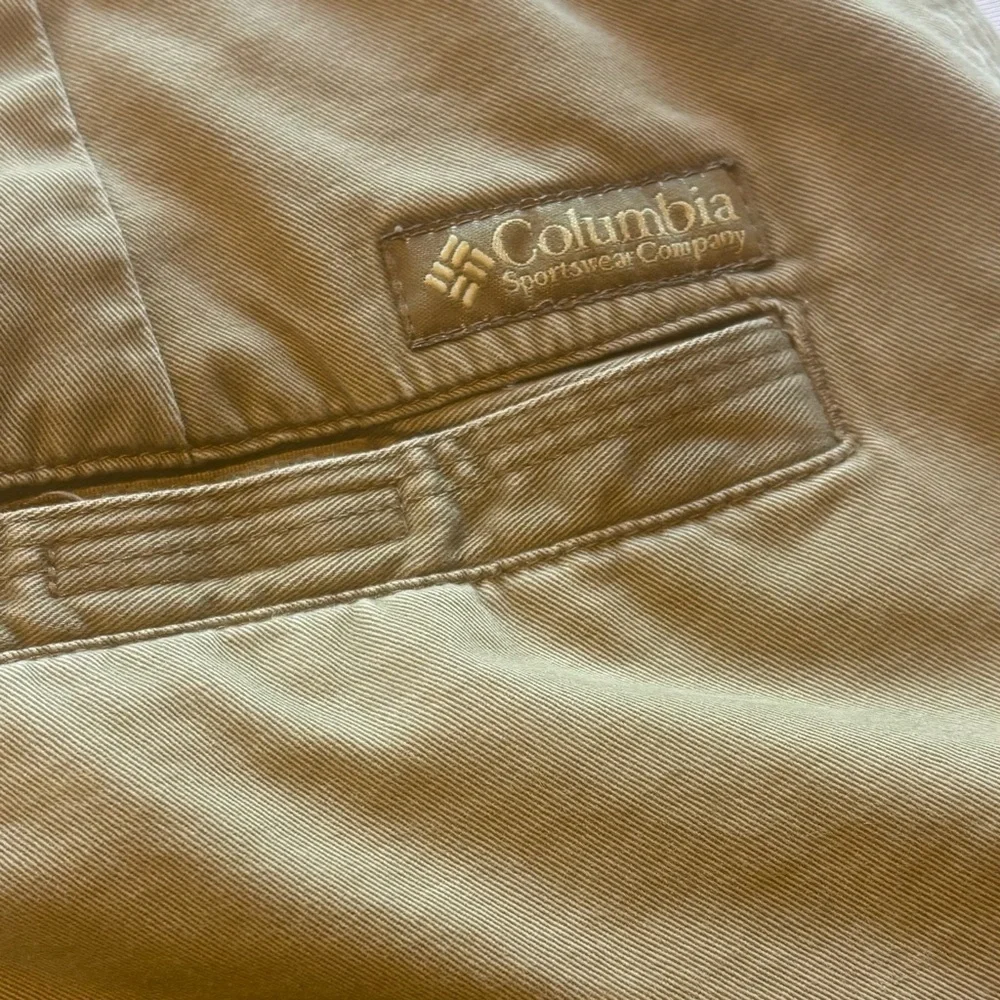 COLUMBIA Men’s Khaki Summer Cargo Shorts with lots of Pockets Size 36 Dad Shorts